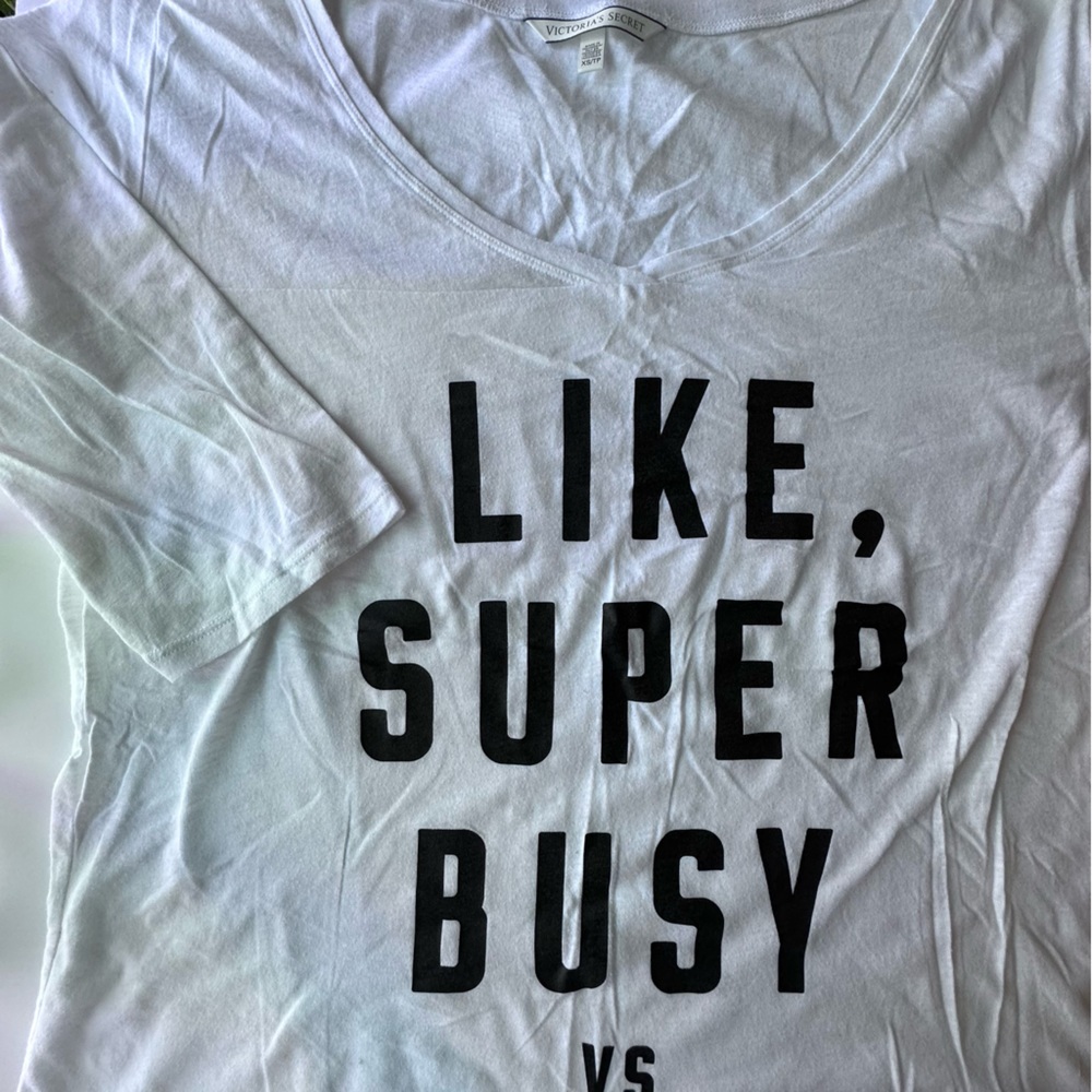 🍄 Victoria’s Secret Graphic Tee “Like Super Busy”